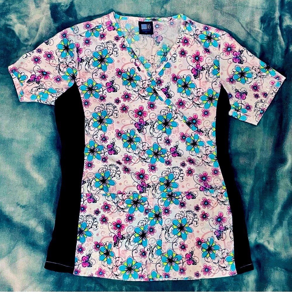 Floral fitted Scrub Top